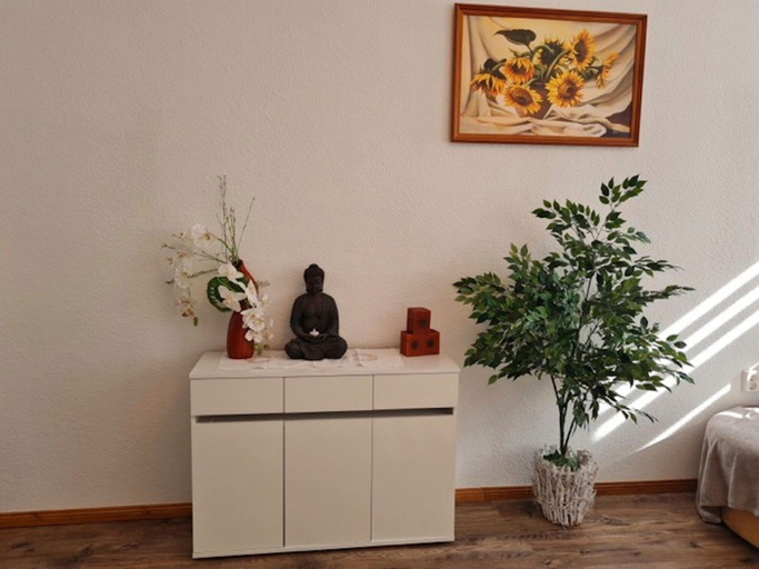 Living room 5, Flat in Zwickau Near August Horch Museum, Zwickau