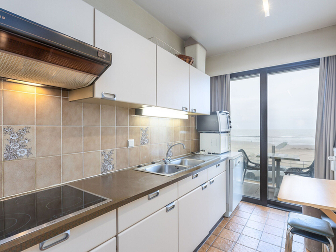 Others 3, Apartment on the first floor with sea view, West-Vlaanderen