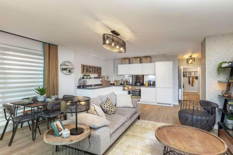 Others 3, Newly Built Luxury 2 Bed Apartment!!!, London