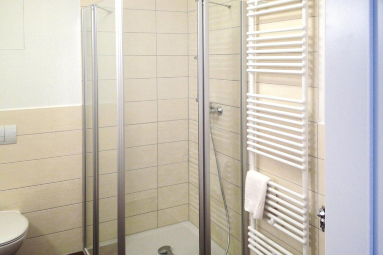 Bathroom 5, Aparthotel by Lake Heidensee With Boat Rentals, Schwerin