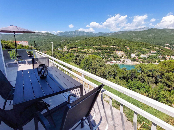 View from property 4, Apartment Konak - Two Bedroom Apartment With Balcony and Sea View, Konavle