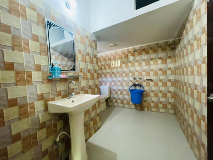 Bathroom, Hotel Garden City, Bandarbon