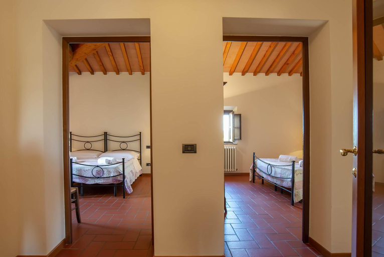 Bedroom 2, Live Tuscany! Apartment on the hills of Florence!, Florence