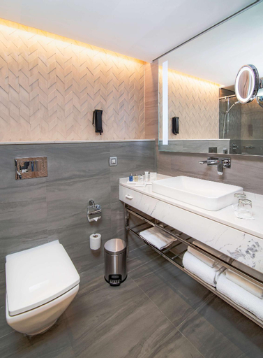 Bathroom 14