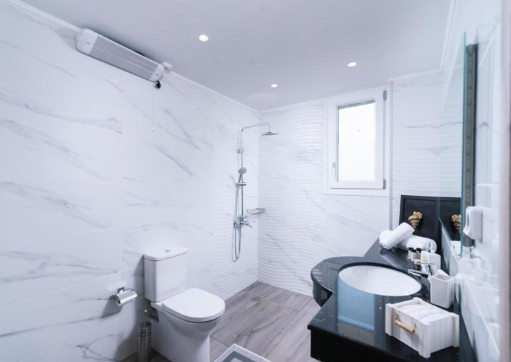 Shower, Villa Balux, Faistos