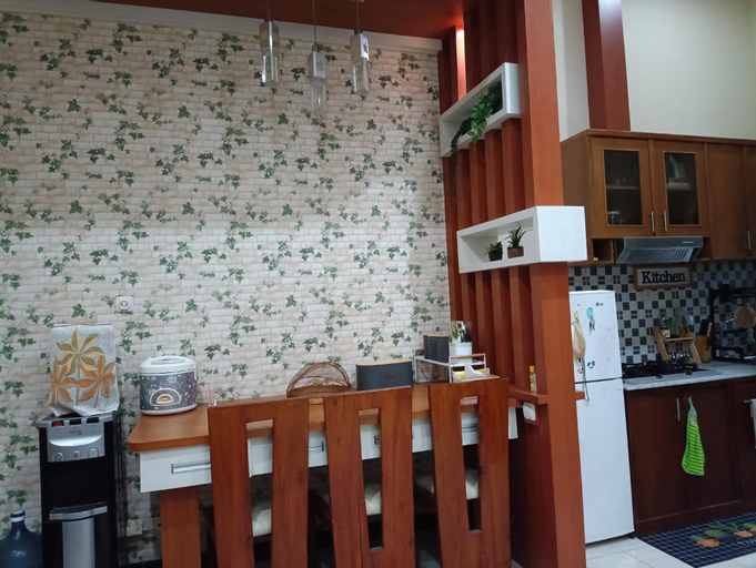 Others 4, Emmir Homestay, Cilacap