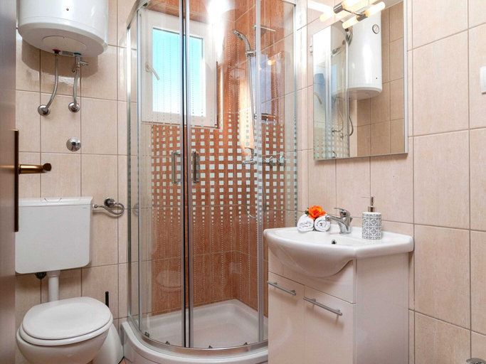 Bathroom 3, Apartments Island Beat - Two Bedroom Apartment With Balcony, Supetar