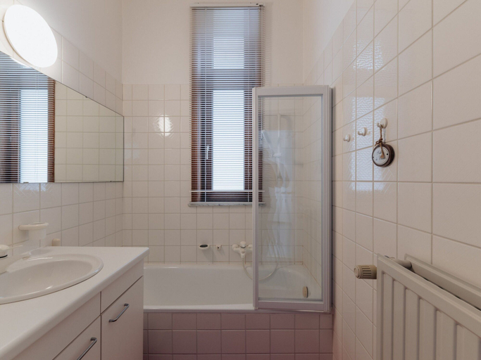 Bathroom, Stylish Apartment With Balcony/terrace, West-Vlaanderen