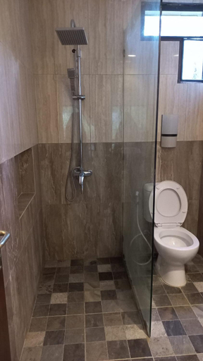 Bathroom 5, Batu Villa (3 Bed Rooms & just 2 min walk to Jatim Park 1), Malang
