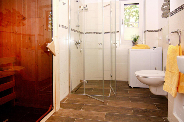 Bathroom 3, Ferienhaus Kranichnest, Zirchow, Vorpommern-Greifswald