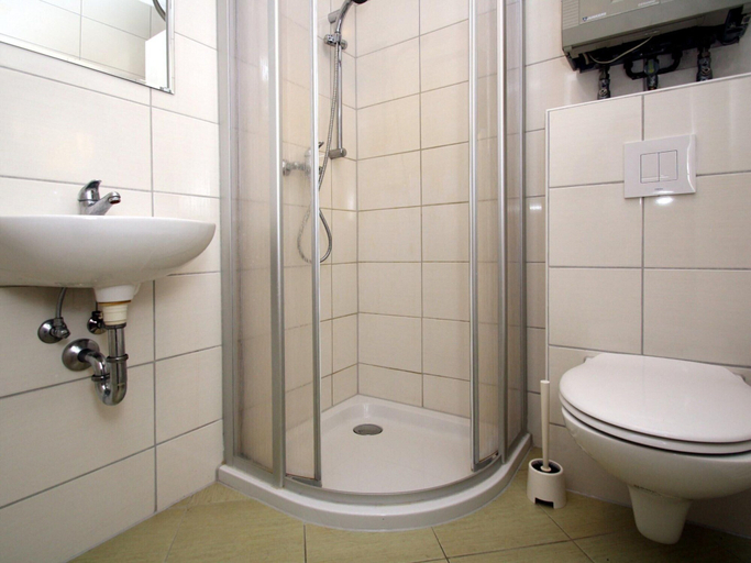 Bathroom 2, Ferienhaus mit Wasserblick, Lubben, Dahme-Spreewald