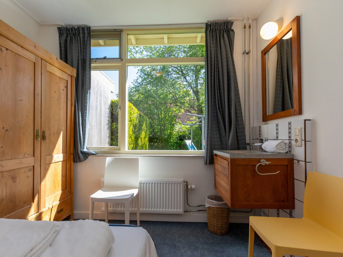 Room 5, Bungalow Near Dutch Beach With Garden, Veere
