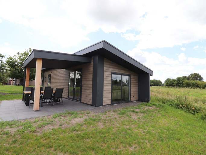 Exterior 3, Chalet Retreat With Pool, Weststellingwerf