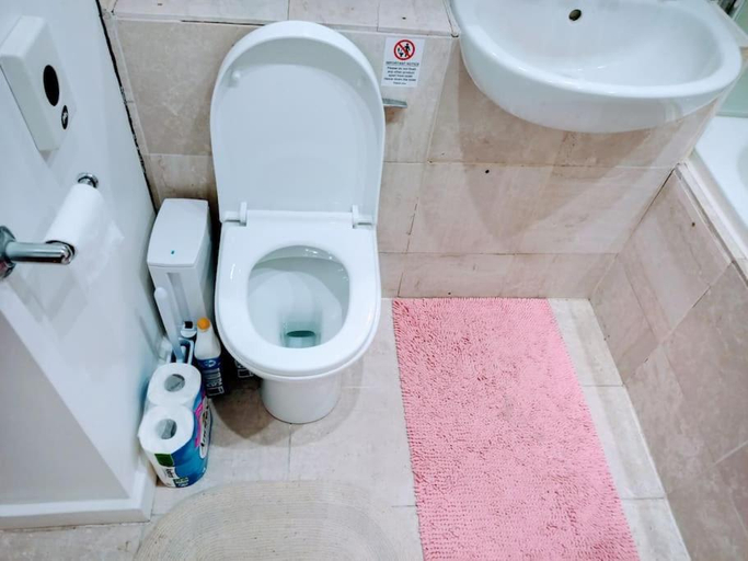 Bathroom 2, GORGEOUS FlatB Central London Liverpool St Station, London