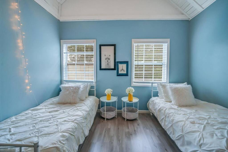 Bedroom 2, New Cheerful Renovated Home - 5 Min to Downtown!, Chatham