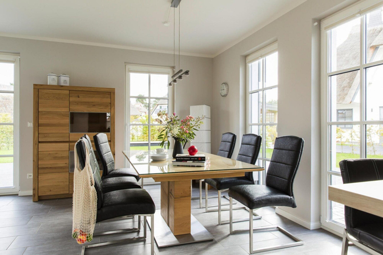 Dining 5, Luxushaus Boddenkuste mit Lagune und Sauna, Vorpommern-Rügen