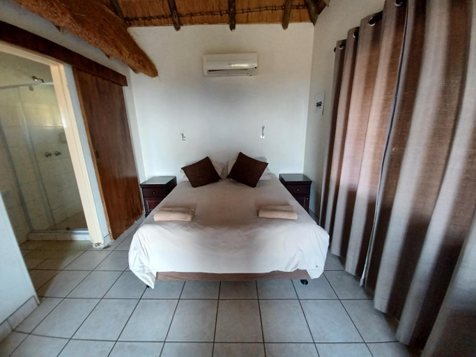 Bedroom 2, Umziki Chalets, Zululand