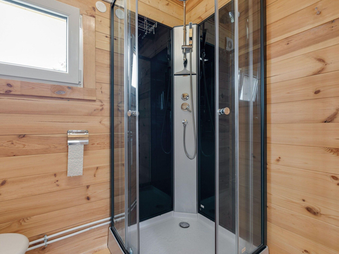 Bathroom 5, Secluded Chalet in Egliseneuve des Liards, Puy-de-Dôme