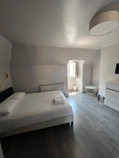 Others 3, Petticoat Accommodations, London