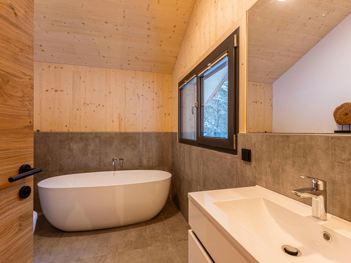 Bathroom 3, Beautiful chalet with sauna and hot tub, Murau