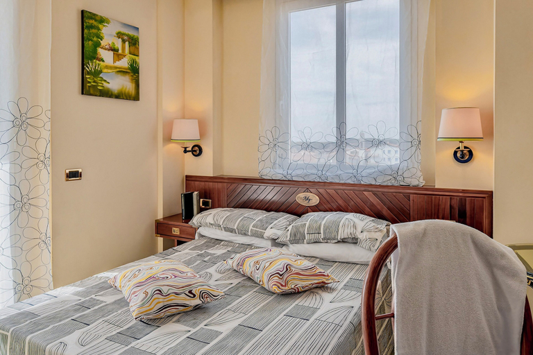Bedroom 3, Hotel in Cecina just 100 mt from the sea, Livorno