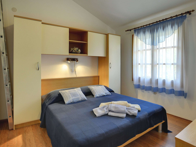 Room 3, Traditional Holiday Home With Covered Terrace, Medulin