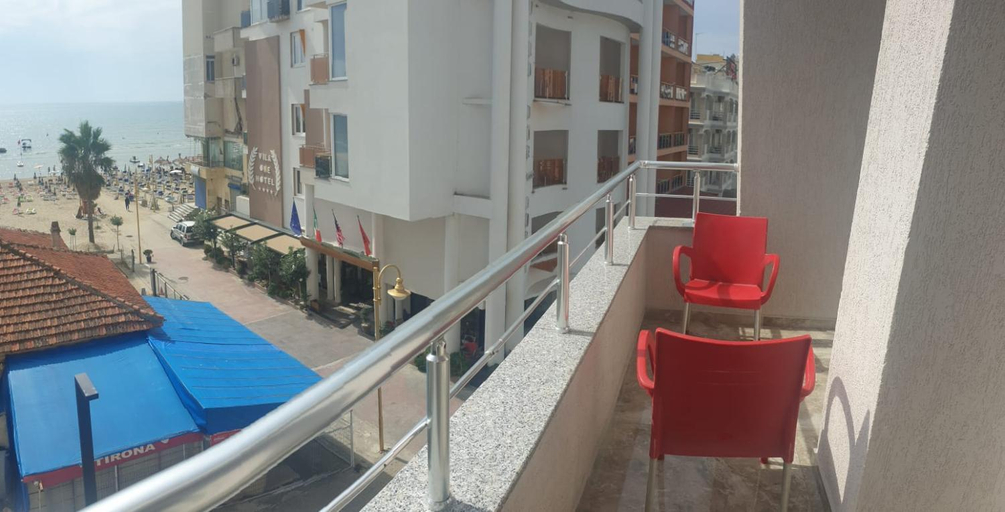Others 4, Vila Tirona, Durrësit