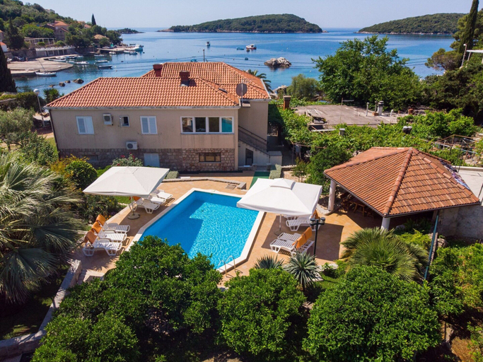 Others 5, Apartment With Terrace and Pool, Konavle
