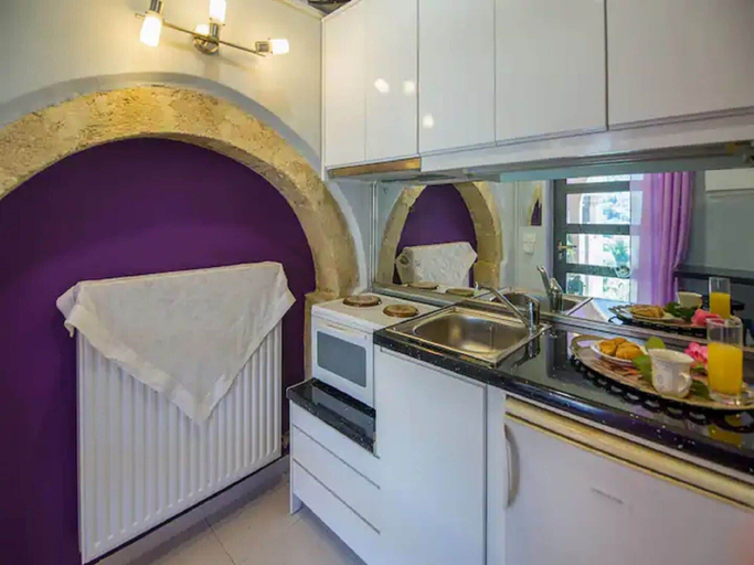 Private kitchen 2, Snug Apartment in Kournas With Balcony/terrace, Crete