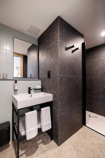 Bathroom 3, Hotel Levante St. Julian's, Affiliated by Meliá, St Julian's