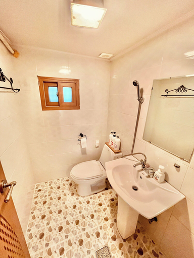 Bathroom 4, sosohan hanok, Jeonju