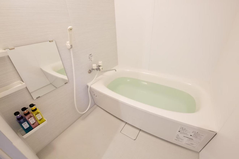 Bathroom 3, Yukaruhima Maeshima 501, Naha