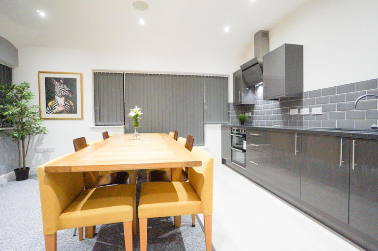 Others 4, Premium 2 Bed Apartments - Thatcham Broadway, West Berkshire