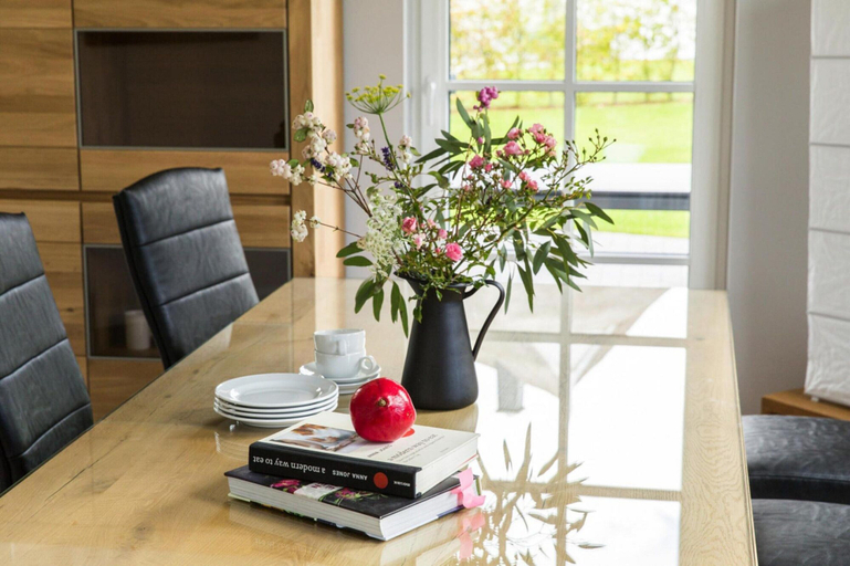 Dining 4, Luxushaus Boddenkuste mit Lagune und Sauna, Vorpommern-Rügen