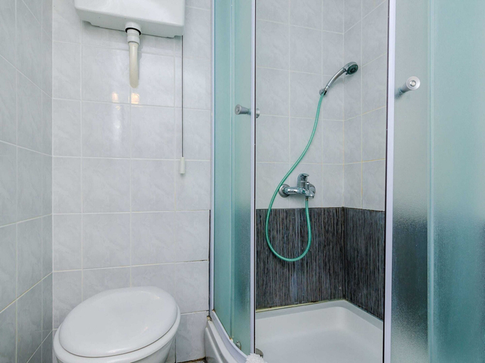 Bathroom 2, Budget Old Town - One-bedroom Apartment - Ispod Mira 3 Street, Dubrovnik