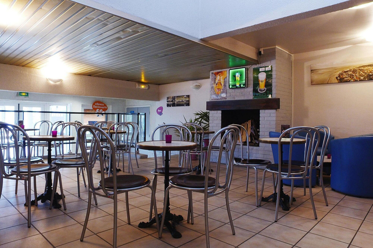 Dining 4, Holiday Home in Blyriot Plage With Pool, Pas-de-Calais