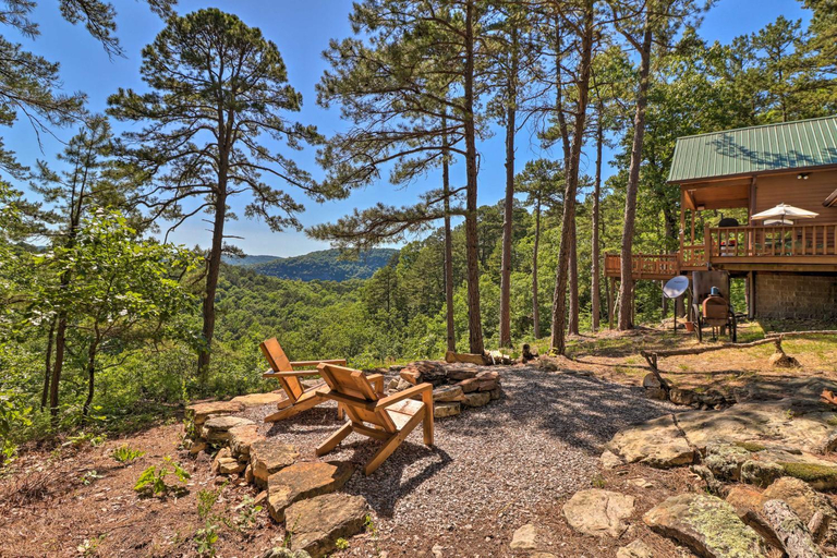 Others 5, Peaceful Cabin w/ Deck + Scenic Mtn Views!, Izard