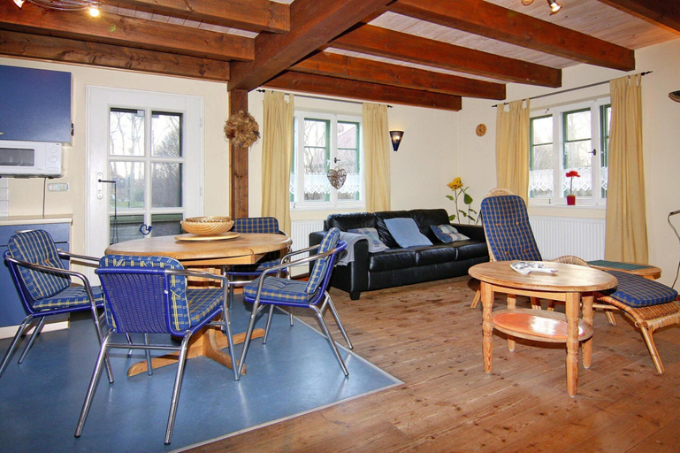Dining 4, Reihenhaus Vieregge in Deutschland mit Terrasse, Vorpommern-Rügen
