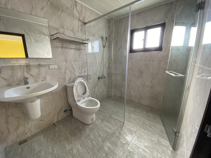 Bathroom 3, Hualai Hujia Homestay, Penghu