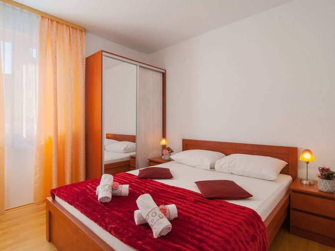 Room 3, Apartments Island Beat - Two Bedroom Apartment With Balcony, Supetar