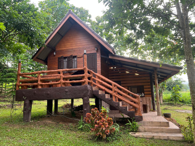 Exterior 6
