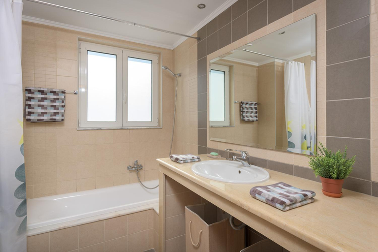 Bathroom 2, La Maisonette - 4 bedroom villa near the beach, South Aegean