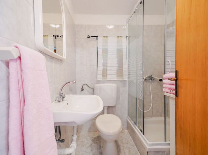 Others 5, Adorable apartment with swimming pool and terrace, Ražanac