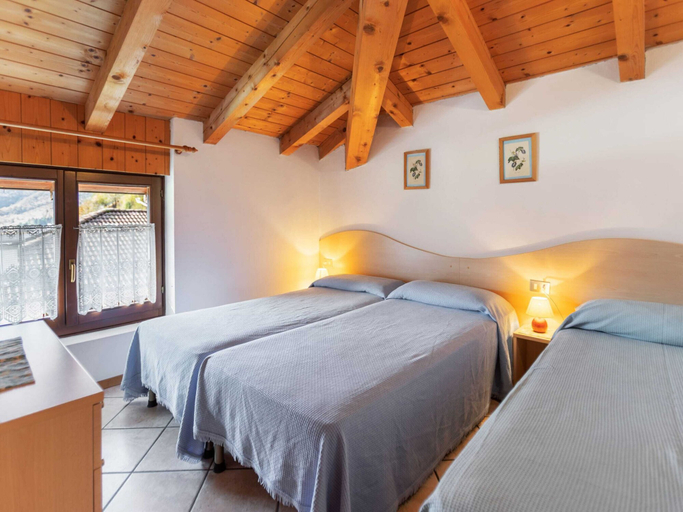 Room 4, Holiday Home Val di Ledro Near Lake, Trento