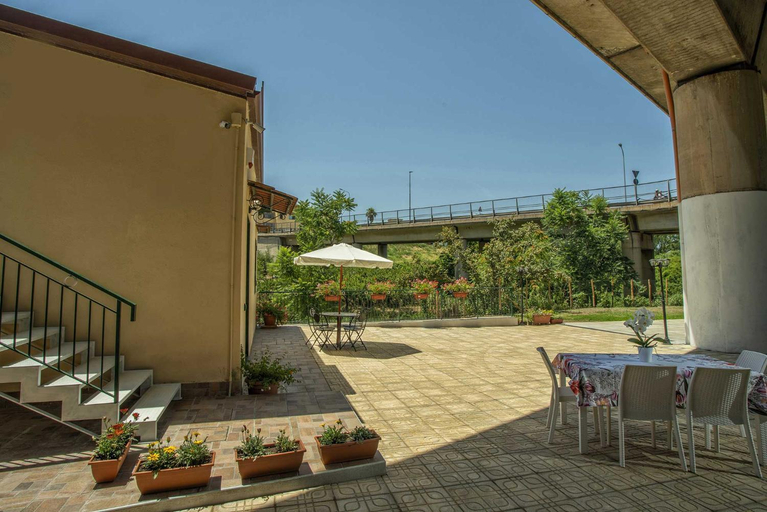 Others 4, B&B Carmelina, Napoli