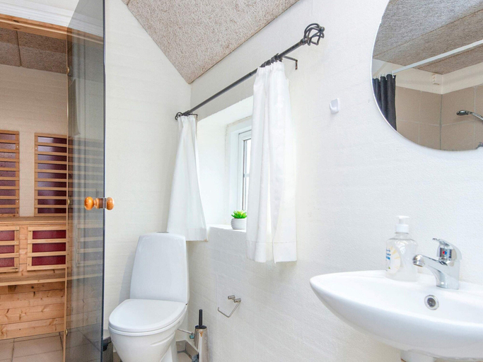 Bathroom 5, 4 Star Holiday Home in Harboore, Lemvig