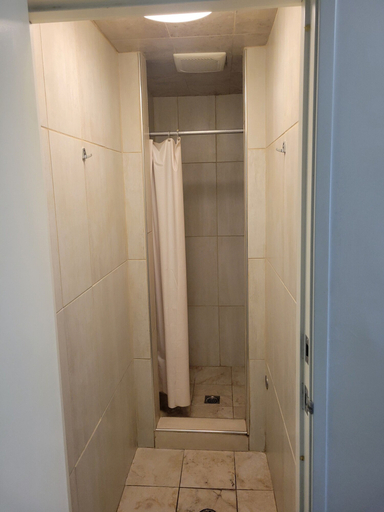 Bathroom 4, Randolph Hotel, Los Angeles
