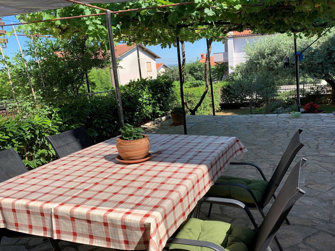 Others 5, Apartment With one Room Near City Centre, Pula