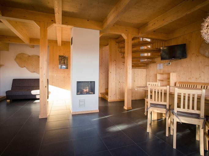 Others 5, Spacious chalet with hot tub, Murau