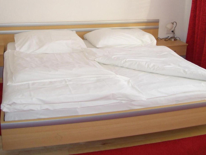 Room 4, Spacious Holiday Home in Zell am See, Zell am See